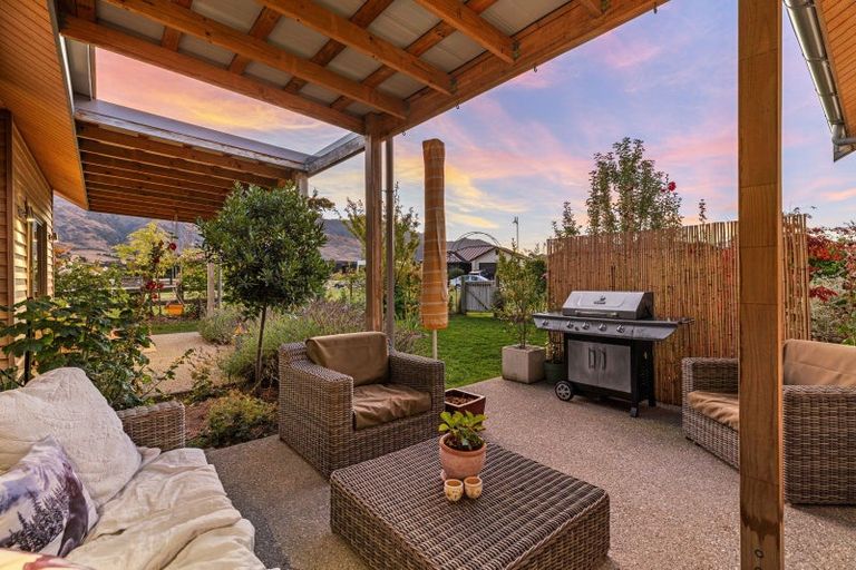 Photo of property in 3 Doug Ledgerwood Drive, Wanaka, 9305