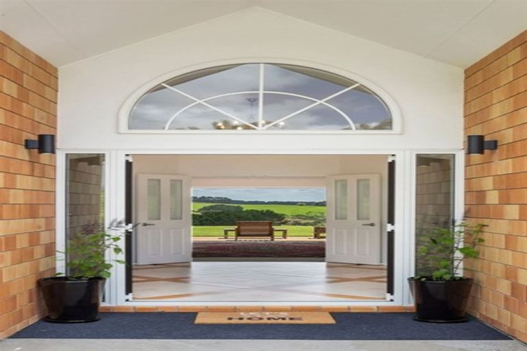 Photo of property in 135a Hutchinson Road, Helensville, 0875