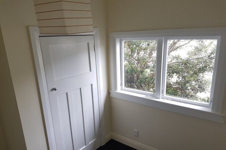 Photo of property in 15a Raine Street, Karori, Wellington, 6012