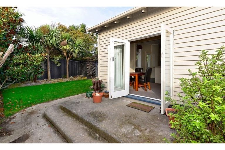 Photo of property in 16 Dover Street, St Albans, Christchurch, 8014