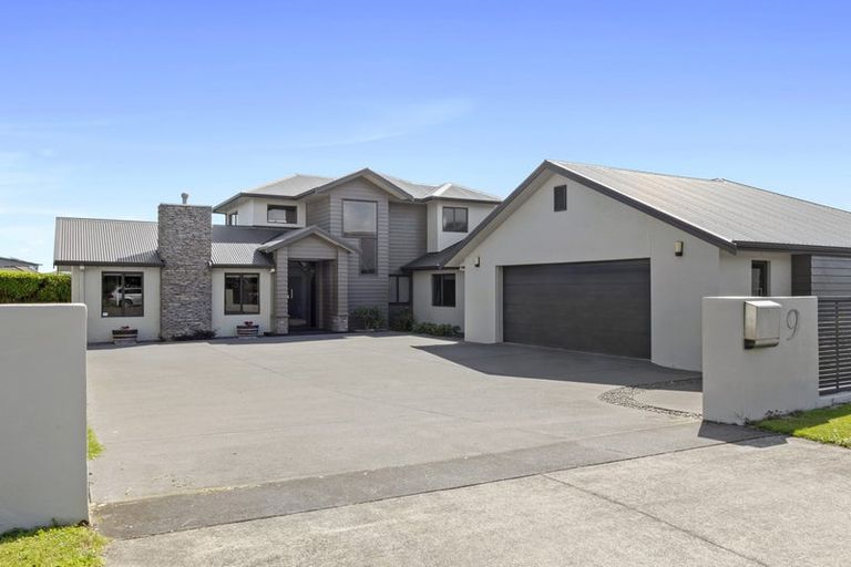 Photo of property in 9 Sampson Avenue, Waiwhakaiho, New Plymouth, 4312