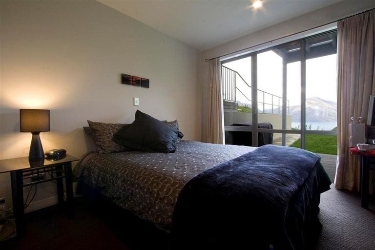Photo of property in 6b Miller Place, Sunshine Bay, Queenstown, 9300