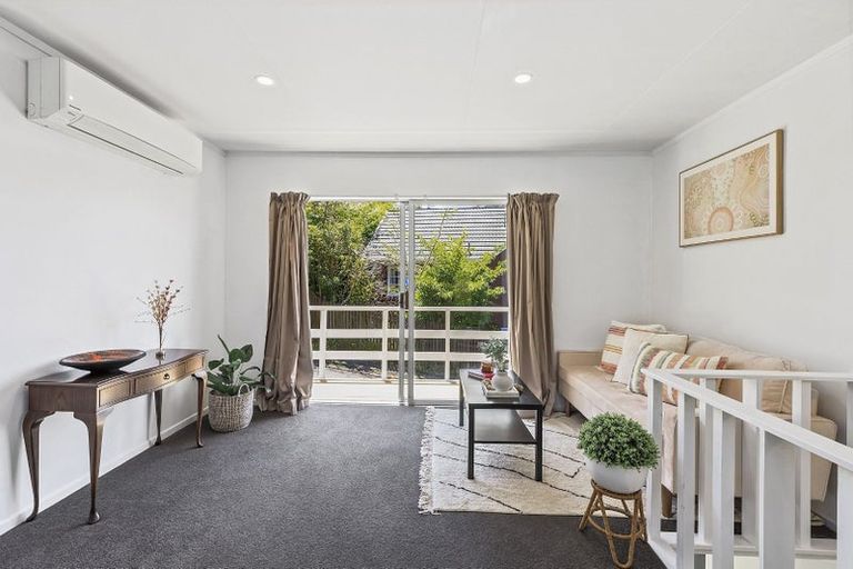 Photo of property in 1b Sandhurst Way, Crofton Downs, Wellington, 6035