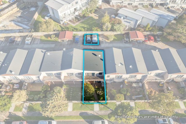 Photo of property in 3/11 John Jennings Drive, Oteha, Auckland, 0632