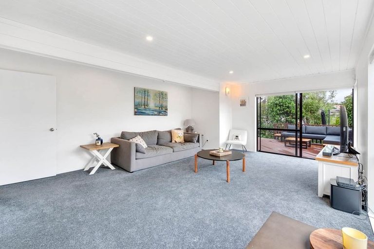 Photo of property in 1 Tiri View Place, Waiake, Auckland, 0630