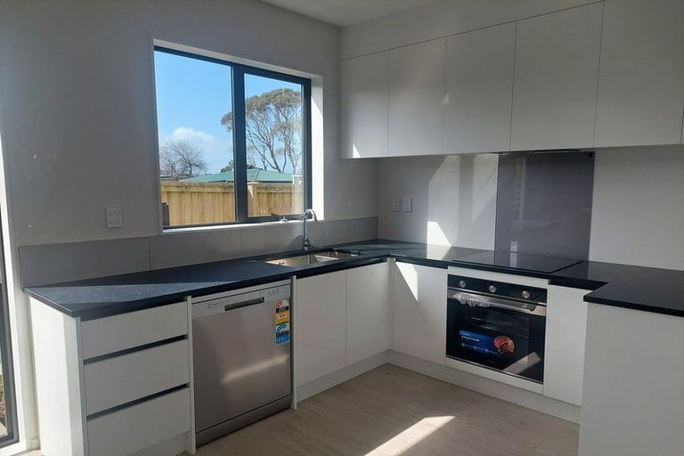 Photo of property in 12/3226 Great North Road, New Lynn, Auckland, 0600