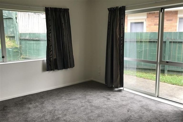 Photo of property in 24 Pitt Avenue, Clendon Park, Auckland, 2103