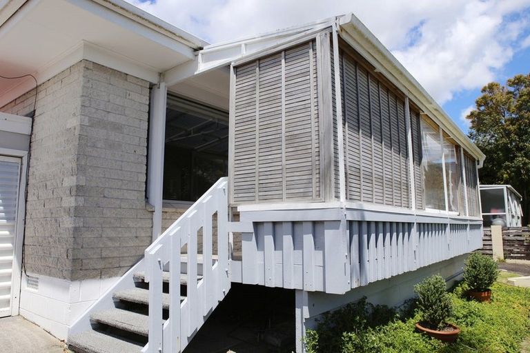 Photo of property in 3/25 Widmore Drive, Massey, Auckland, 0614