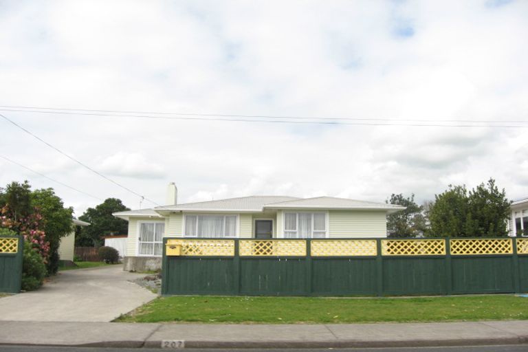 Photo of property in 207 Frankley Road, Frankleigh Park, New Plymouth, 4310