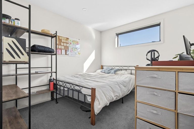 Photo of property in 5 Mount Creighton Crescent, Wanaka, 9305