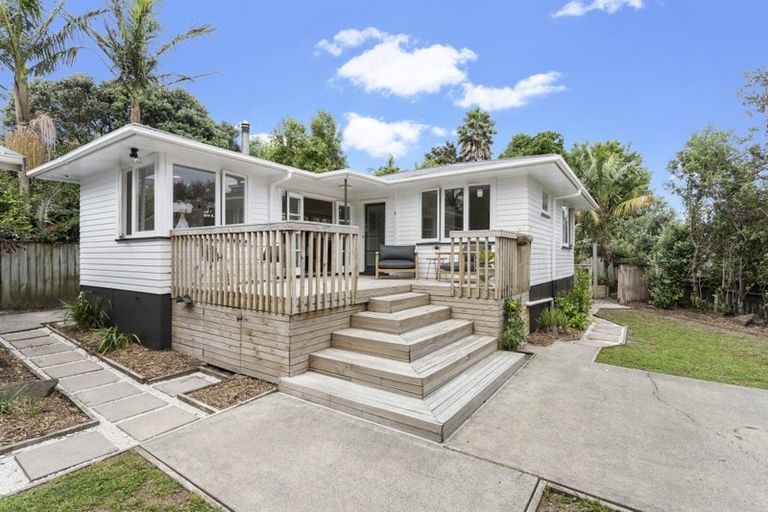 Photo of property in 12 Mayburn Road, Te Atatu Peninsula, Auckland, 0610