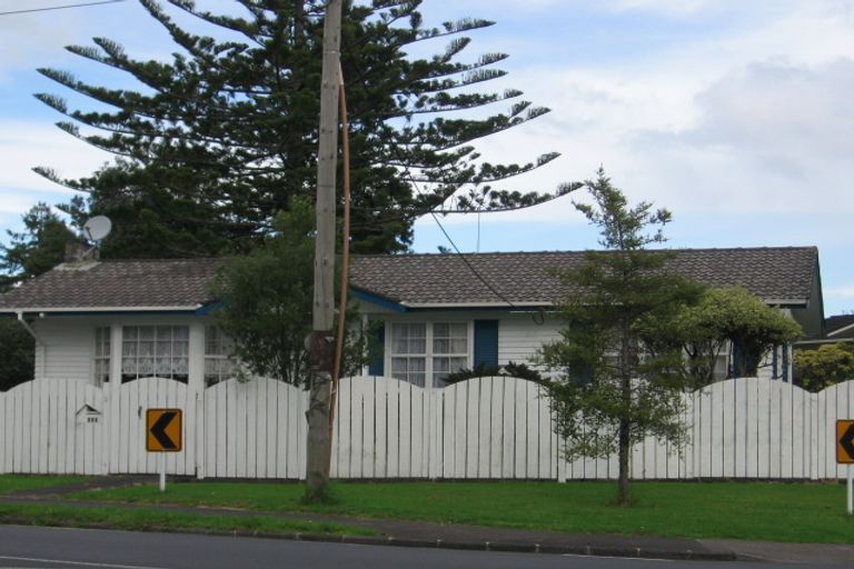Photo of property in 402 West Coast Road, Glen Eden, Auckland, 0602