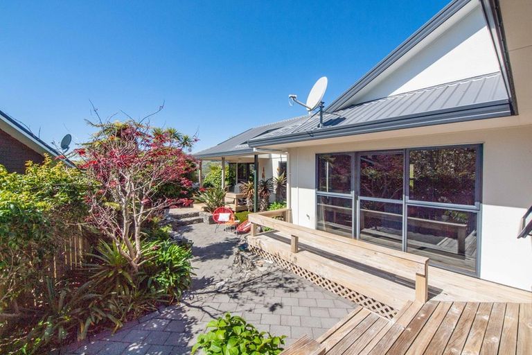 Photo of property in 2 Furlong Crescent, Churton Park, Wellington, 6037