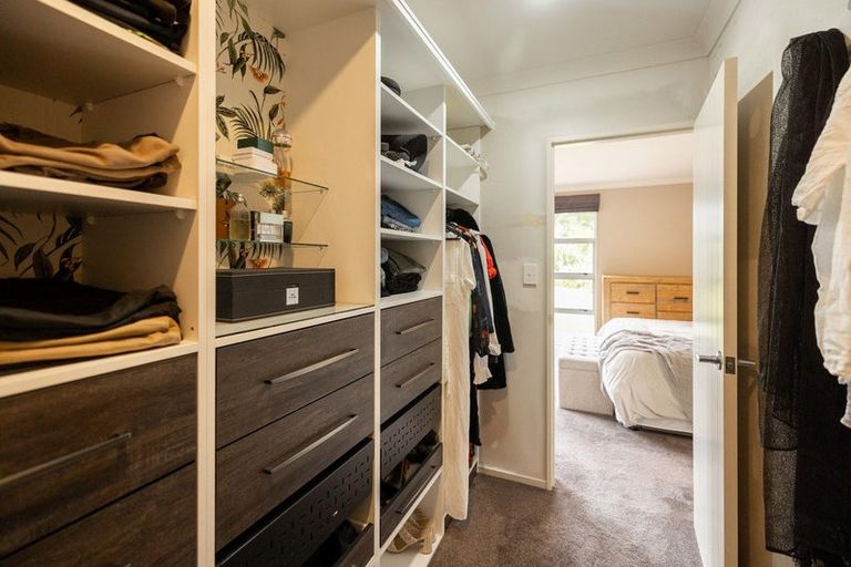 Photo of property in 8 Titirangi Drive, Fitzherbert, Palmerston North, 4471