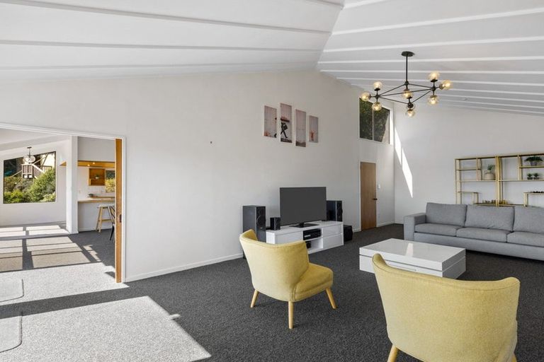 Photo of property in 5 Osmond Lane, Mount Pleasant, Christchurch, 8081