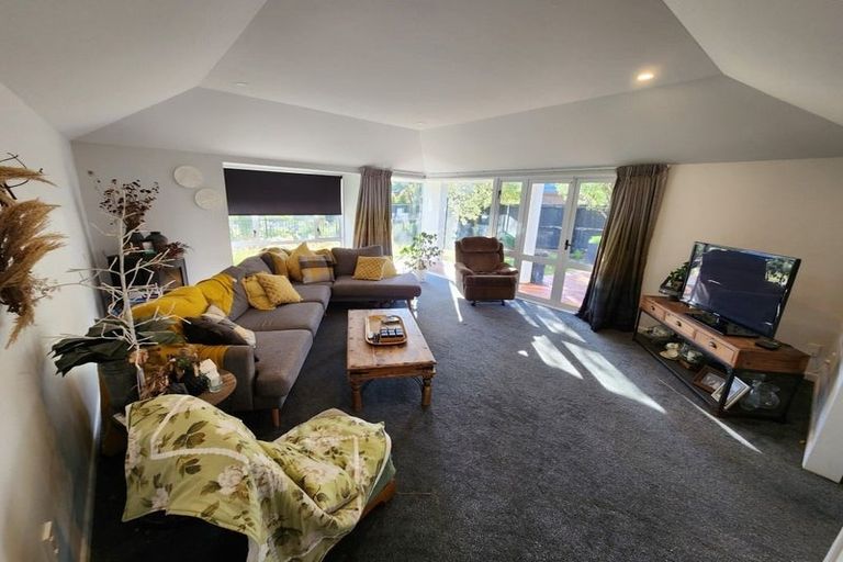Photo of property in 24 Millcroft Place, Parklands, Christchurch, 8083