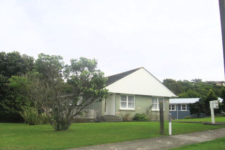 Photo of property in 203 Dowse Drive, Maungaraki, Lower Hutt, 5010