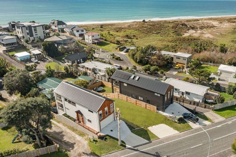 Photo of property in 1335d Papamoa Beach Road, Papamoa Beach, 3118