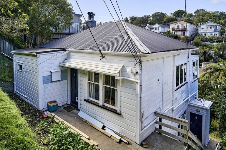 Photo of property in 151 Kelburn Parade, Kelburn, Wellington, 6012