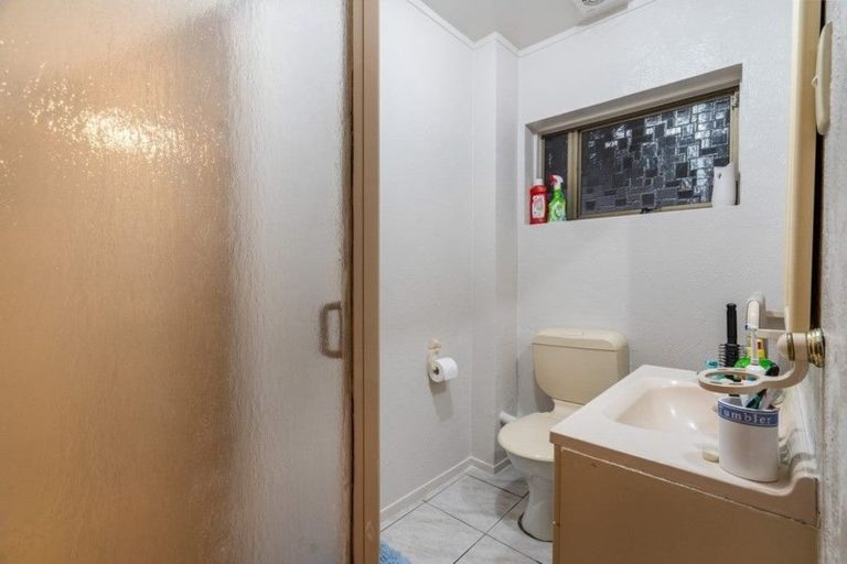 Photo of property in 4 Puketaha Road, Swanson, Auckland, 0816