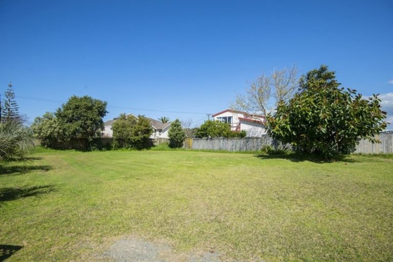 Photo of property in 16 Paradise Point Place, One Tree Point, 0118