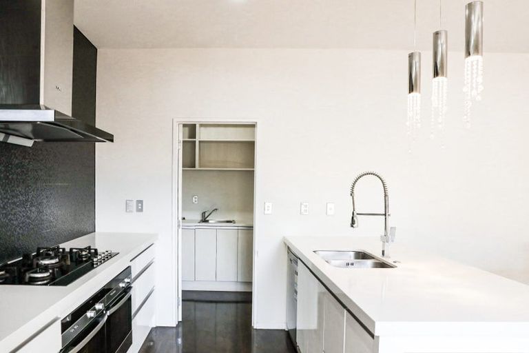 Photo of property in 21 Loughros Place, Pinehill, Auckland, 0632