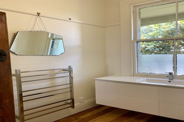 Photo of property in 70-72 Vauxhall Road, Devonport, Auckland, 0624