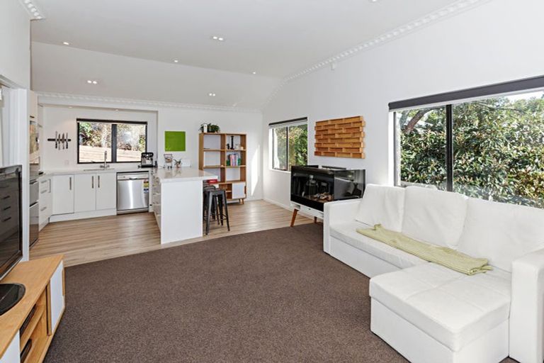 Photo of property in 3/109 Don Buck Road, Massey, Auckland, 0614