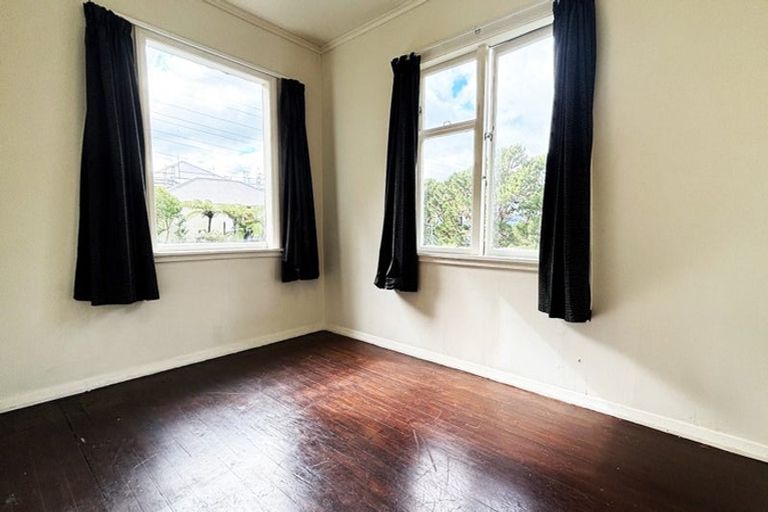 Photo of property in 51 Mortimer Terrace, Brooklyn, Wellington, 6021