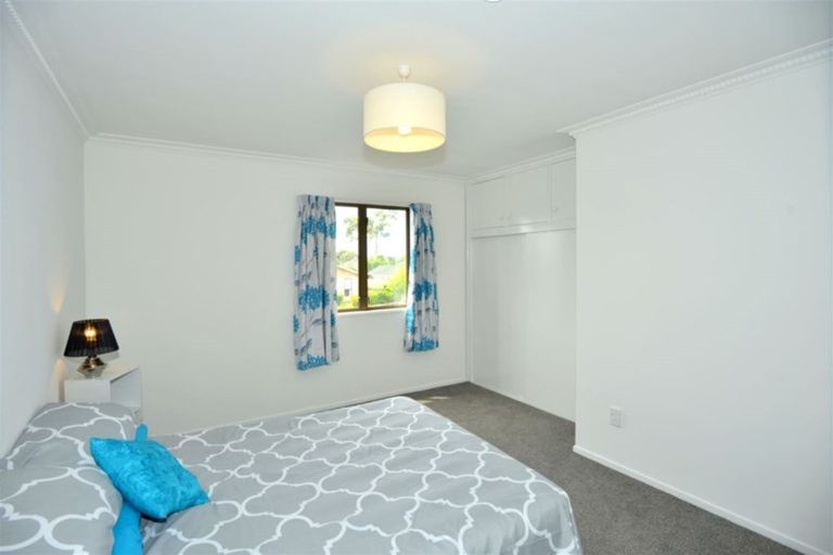 Photo of property in 15 Sawtell Place, Northcote, Christchurch, 8052