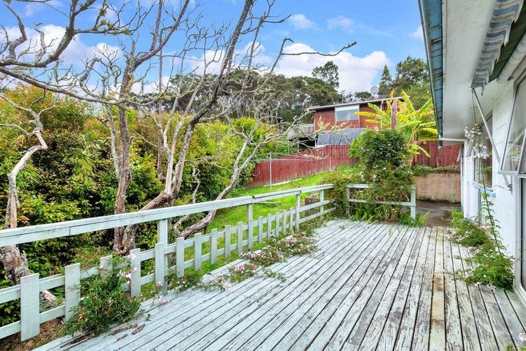Photo of property in 1/6 Mcquoid Place, Glenfield, Auckland, 0629