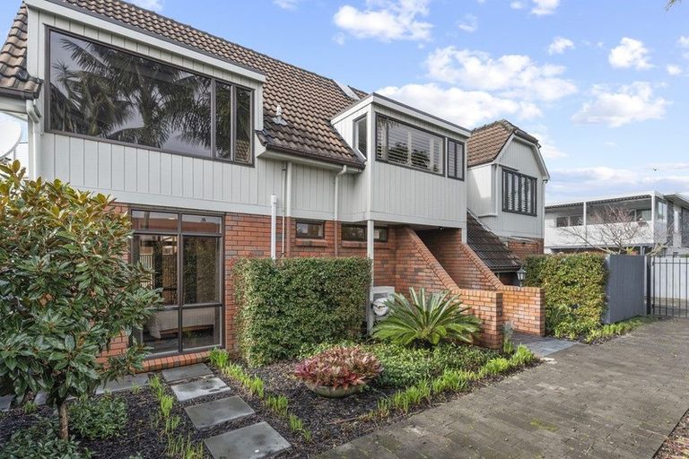 Photo of property in 3/56 Milford Road, Milford, Auckland, 0620