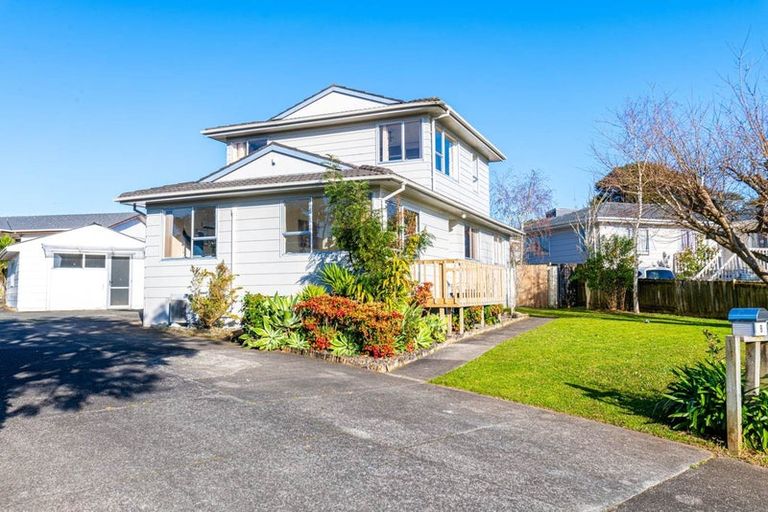 Photo of property in 8 Lisa Rise, Half Moon Bay, Auckland, 2012