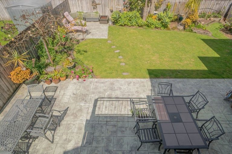 Photo of property in 5 Tollana Road, Te Atatu Peninsula, Auckland, 0610