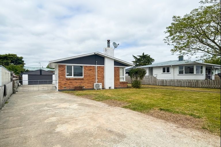Photo of property in 77 Collins Road, Melville, Hamilton, 3206