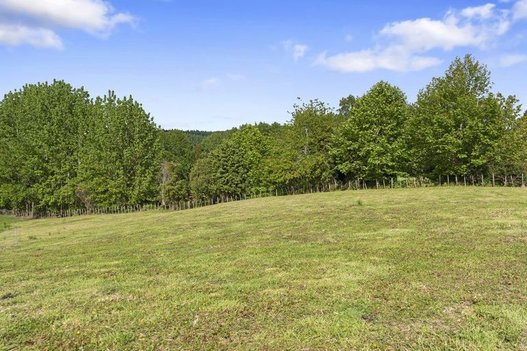 Photo of property in 37 Sunnyside Road, Coatesville, 0793