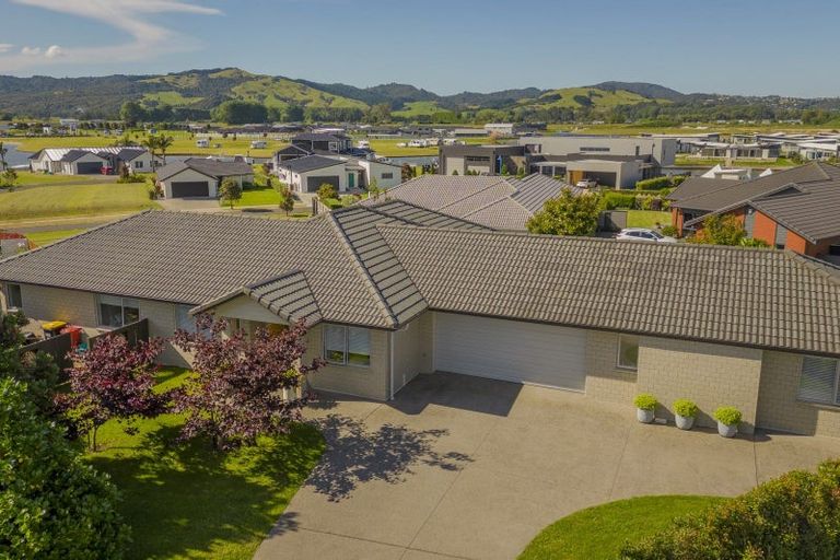 Photo of property in 10 Roseberry Place, Whitianga, 3510