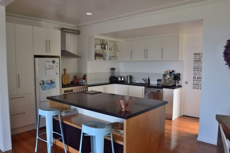 Photo of property in 42 Covil Avenue, Te Atatu South, Auckland, 0610