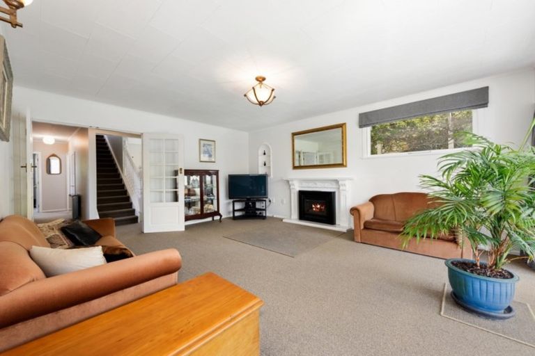 Photo of property in 15 Whirinaki Crescent, Heretaunga, Upper Hutt, 5018