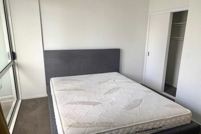 Photo of property in 100 Porritt Avenue, Chatswood, Auckland, 0626