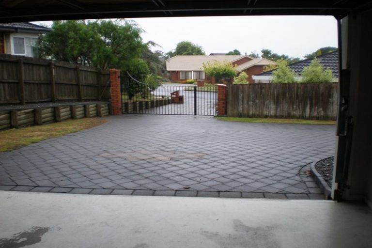 Photo of property in 2/4 Currell Way, Somerville, Auckland, 2014