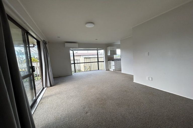Photo of property in 25 Ward Crescent, Te Atatu Peninsula, Auckland, 0610