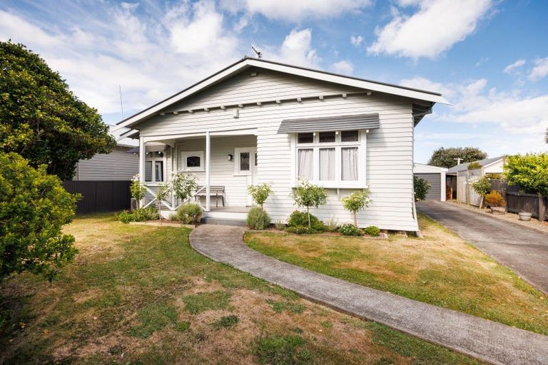 Photo of property in 8 Burns Avenue, Takaro, Palmerston North, 4412