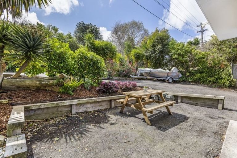 Photo of property in 222 Wade River Road, Wade Heads, Whangaparaoa, 0932