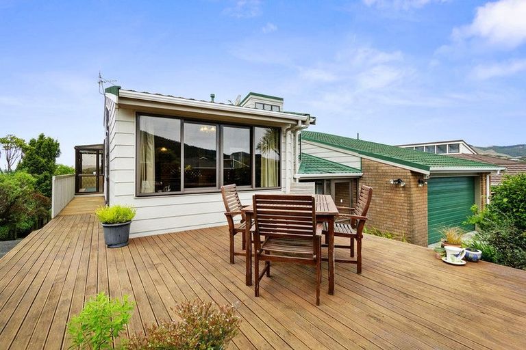 Photo of property in 78 Victory Crescent, Tawa, Wellington, 5028