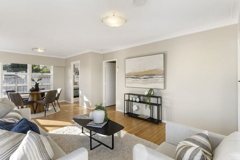 Photo of property in 3/166 East Coast Road, Forrest Hill, Auckland, 0620