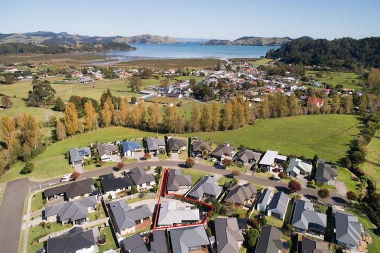 Photo of property in 80 Golden Shore Place, Coromandel, 3506