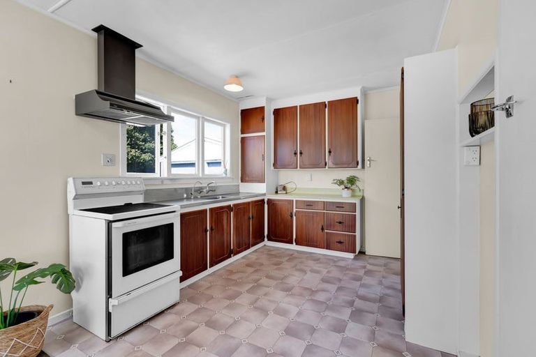 Photo of property in 5 Ranfurly Street, Frankleigh Park, New Plymouth, 4310