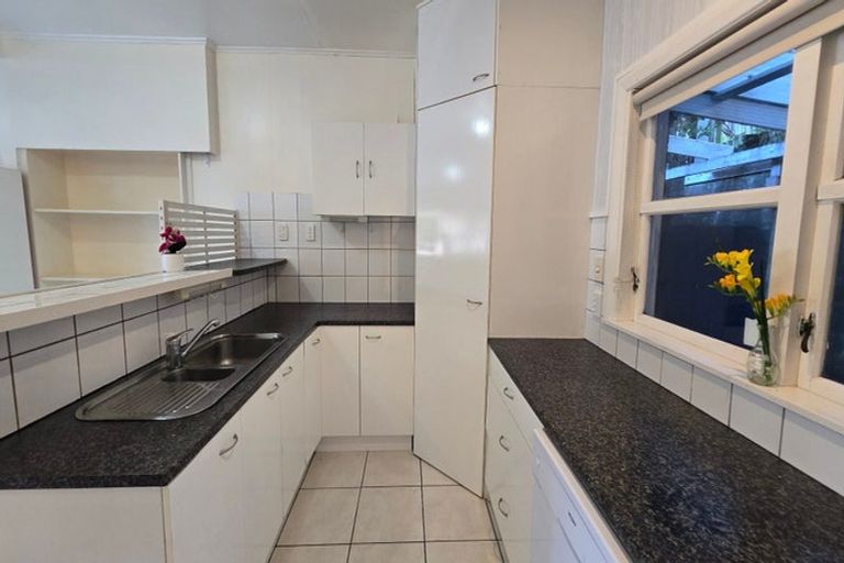 Photo of property in 13a Romney Square, Tawa, Wellington, 5028