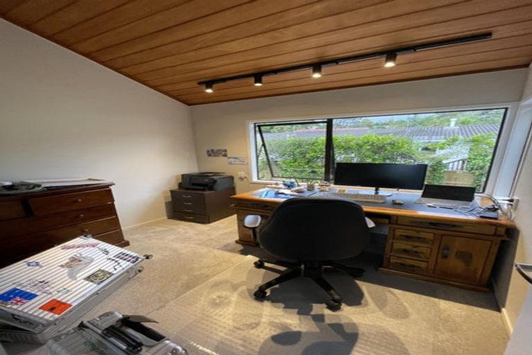 Photo of property in 18 King Richard Place, Browns Bay, Auckland, 0630